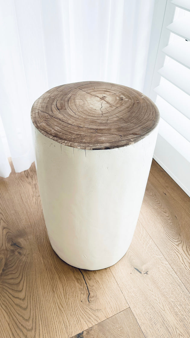 The Iluka log Stool - White